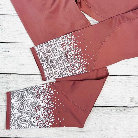 Fabletics Ultracool Mid-Rise Reflective 7/8 Leggings Mauve Size Small - Picture 3 of 6
